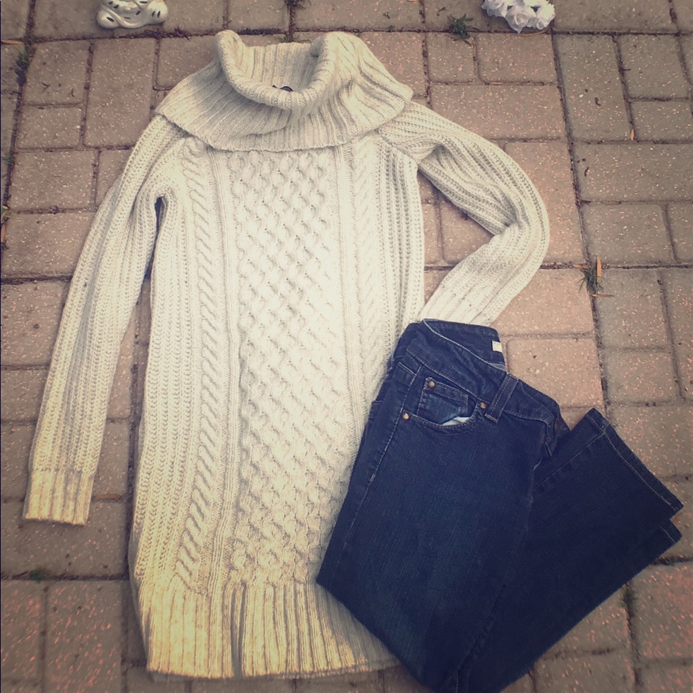 Cute and Cozy Banana Republic Sweater
